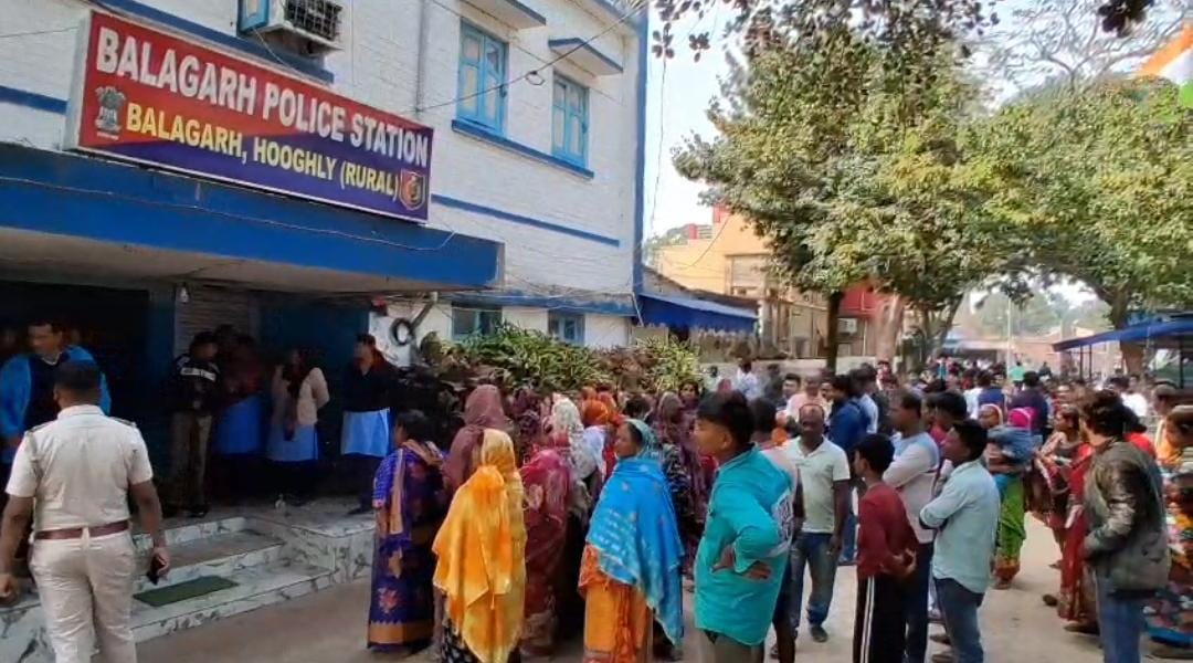 রাতের অন্ধকারে তুলে নিয়ে গিয়ে যুবককে পিটিয়ে খুনের অভিযোগ পুলিশের বিরুদ্ধে , বিক্ষোভে উত্তাল বলাগড়