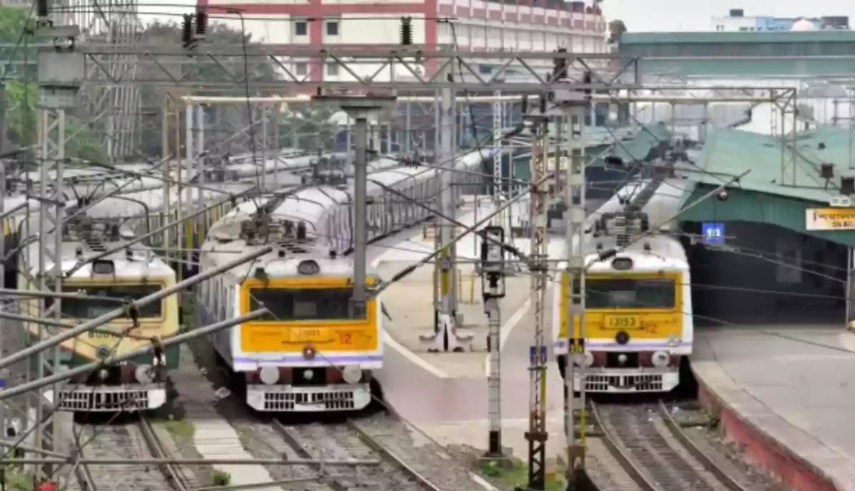 সোম-মঙ্গলে বাতিল শিয়ালদহ মেন শাখায় একাধিক ট্রেন, ভোগান্তি যাত্রীদের