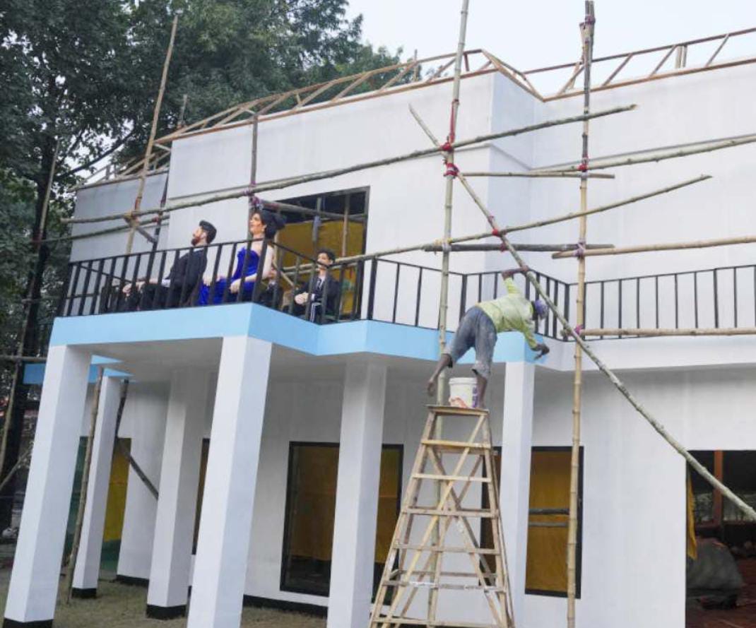 কয়েক ঘণ্টার মধ্যে কলকাতায় তৈরি হল মেসির বাড়ি , রয়েছে সোনার বুট সহ ব্যালন ডি অর