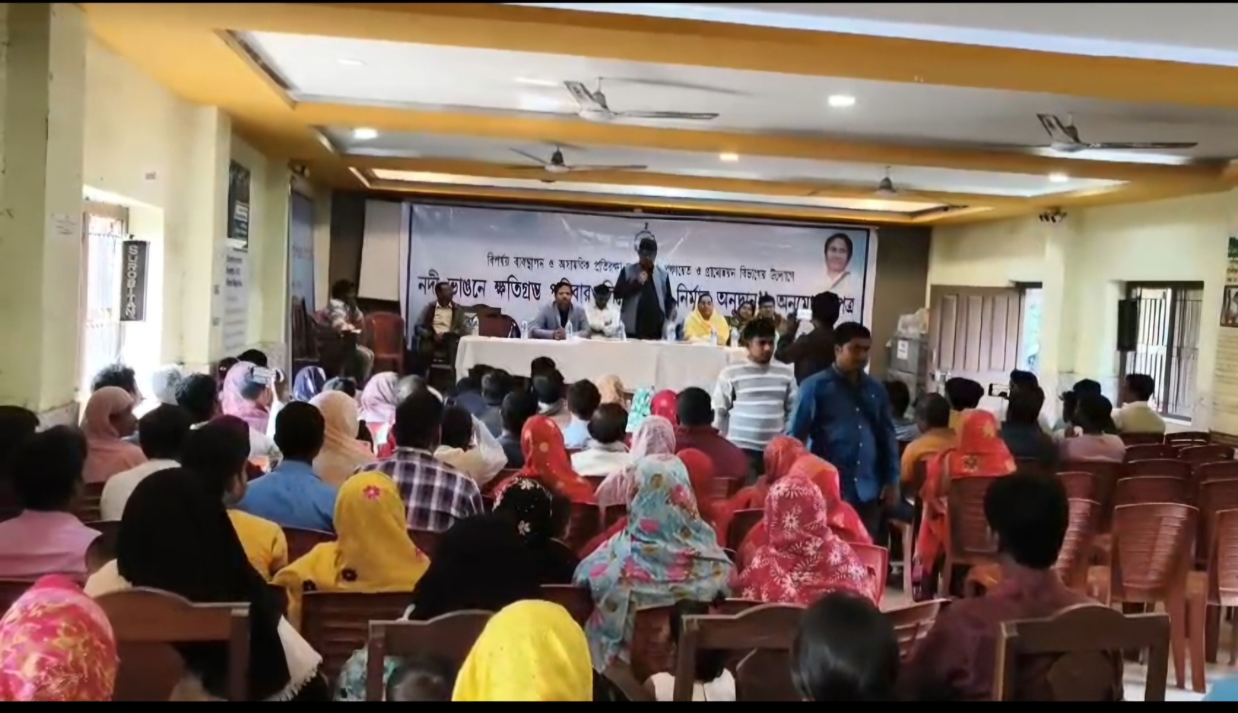 মুখ্যমন্ত্রীর উদ্যোগ , গঙ্গা ভাঙনে ক্ষতিগ্রস্ত ২৯০ পরিবারকে ক্ষতিপূরণ