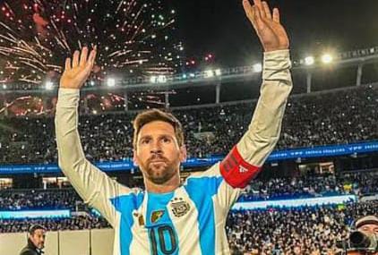 ভার্চুয়াল মূর্তি উন্মোচনের পর যুবভারতীতে পা রাখলেন লিও , কান্নায় ভেঙে পড়লেন একাধিক সমর্থক