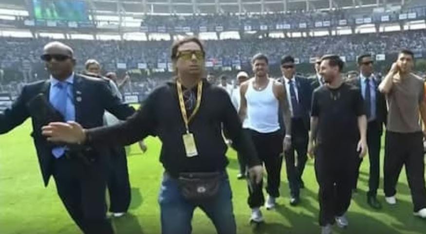 হাজার হাজার ভক্তের থেকে টাকা লুট , বিমানবন্দর থেকে আটক 'চিটিংবাজ শতদ্রু'