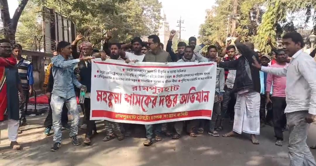 সঙ্কটে জীবিকা , আগামী ২৩ ডিসেম্বর পর্যন্ত সম্পূর্ণ টোটো বন্ধের ডাক