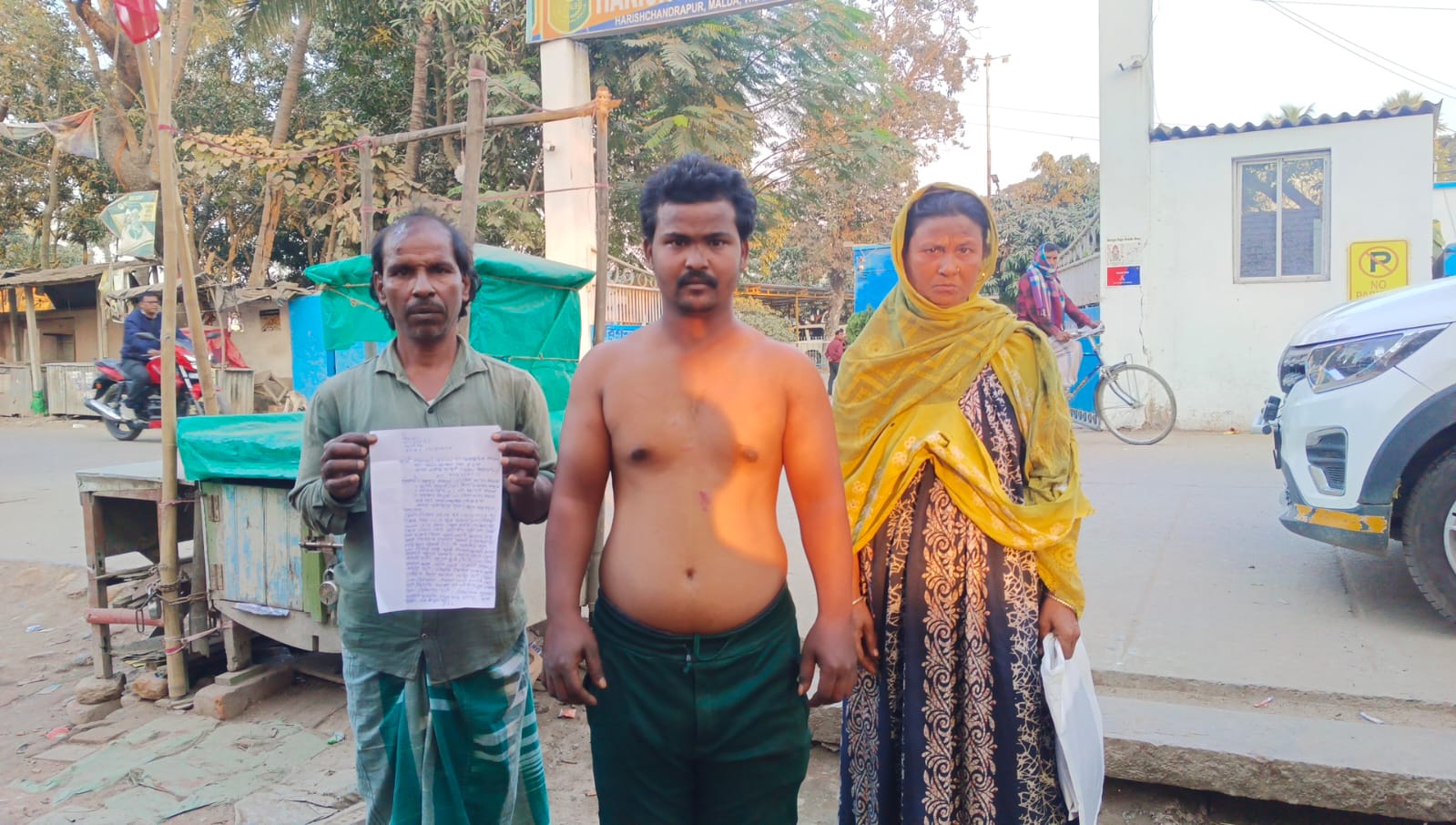 রাস্তা নিয়ে বিবাদের জেরে ২ ভাইকে এলোপাতাড়ি কোপ , আহত ২