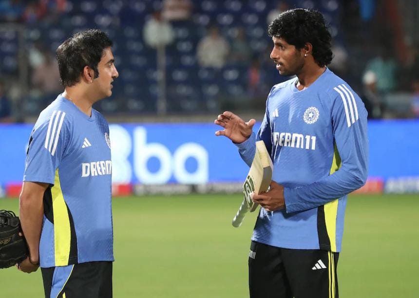 পরিস্থিতি বুঝে যেকোনো জায়গায় নামা যায় , গম্ভীরের নীতি সমর্থন তিলকের