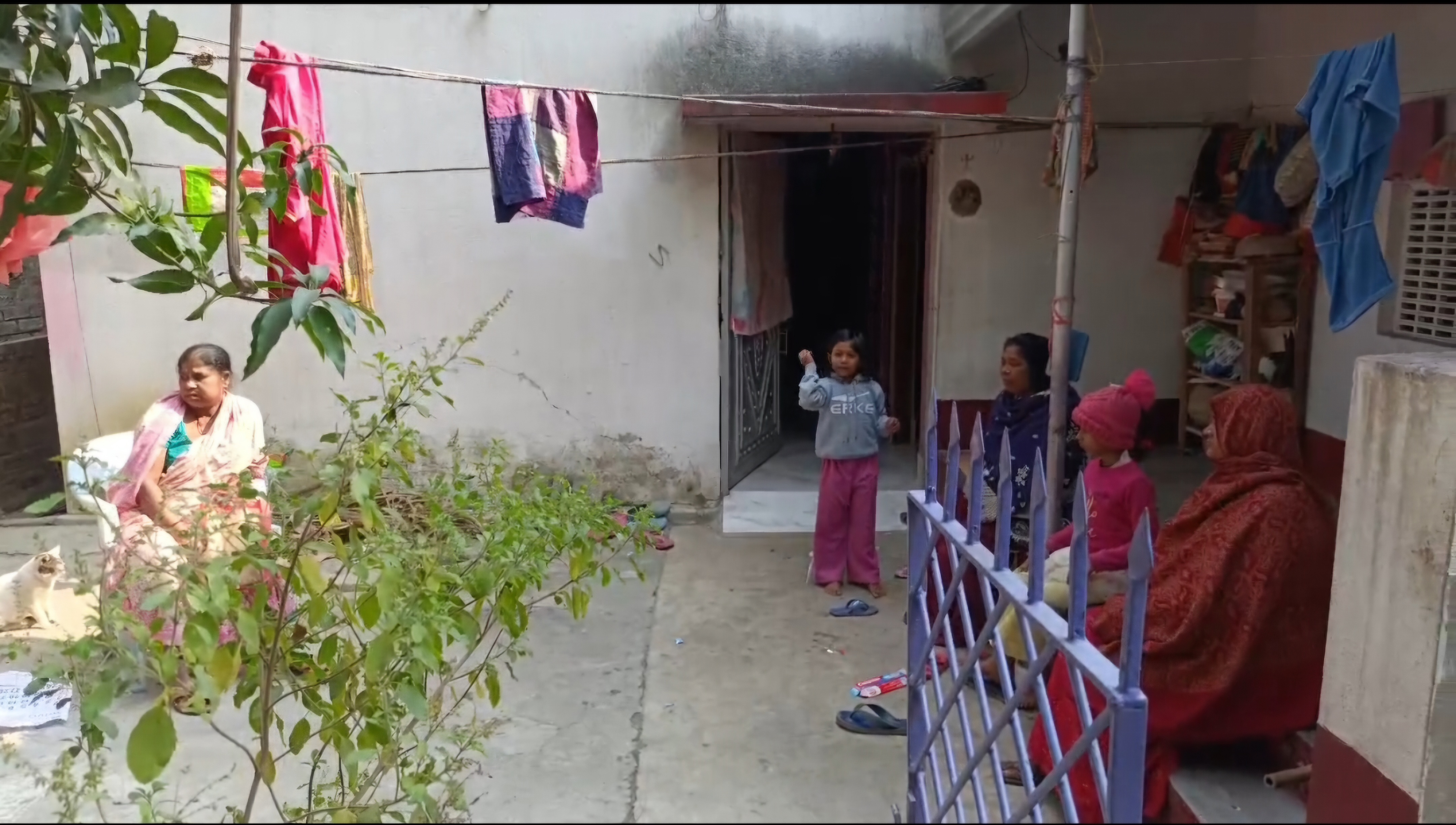 বাড়িতে ঢুকে দুঃসাহসিক চুরি , আতঙ্কে দত্তপুকুরবাসী