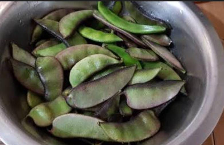 গরম গরম ভাতে পাশে রাখুন পুরে ঠাসা সিম ভাজা