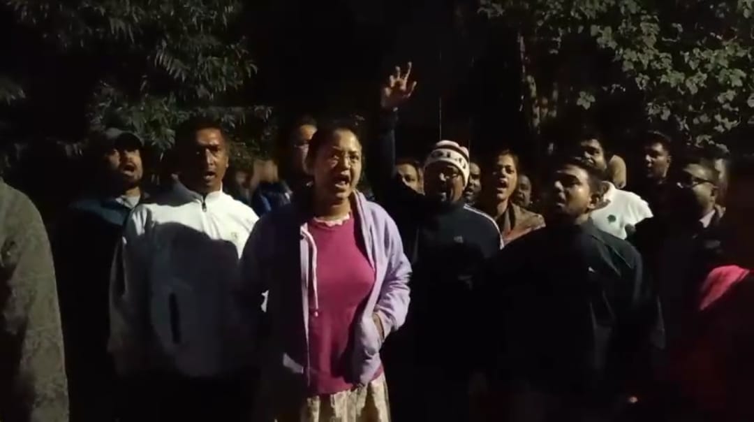 পিকনিকের মাঝেই বাংলা-রামের স্লোগান , তৃণমূল-বিজেপির সংঘর্ষে রণক্ষেত্র গয়েশপুর