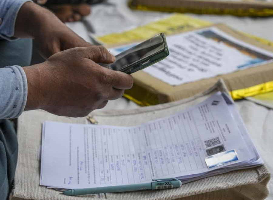 মঙ্গলে খসড়া তালিকা প্রকাশের আগেই BLO দের হাতে লিস্ট , চূড়ান্ত প্রস্তুতিতে নির্বাচন কমিশন