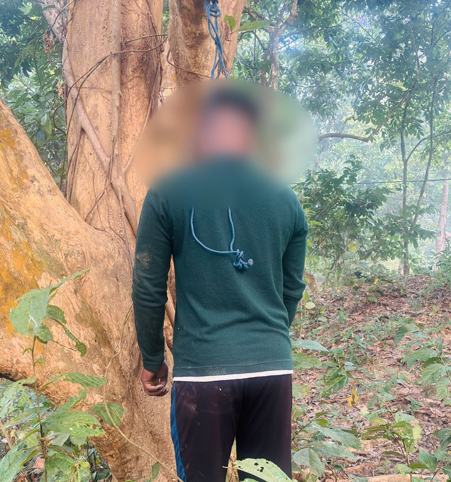 অফিসে ডেকে প্রেমিকার সামনে বেধড়ক মারধর , অপমানে আত্মঘাতী ডেলিভারি বয়