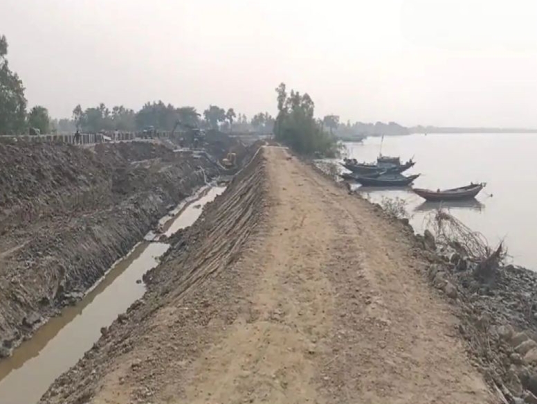 অবশেষে পাথর প্রতিমায় তৈরি হচ্ছে কংক্রিটের বাঁধ , স্বস্তির নিঃশ্বাস ফেলছে দ্বীপবাসী