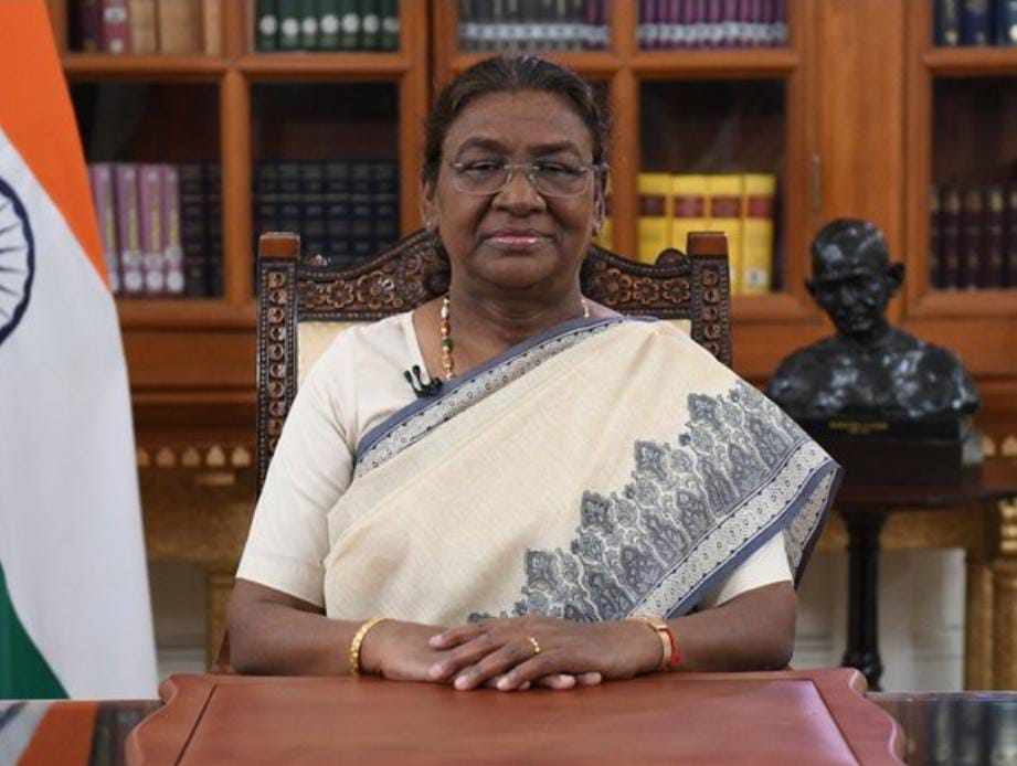 গর্বের বিজয় দিবস , ভারতীয় সেনাদের উদ্দেশ্যে শ্রদ্ধাজ্ঞাপন রাষ্ট্রপতির