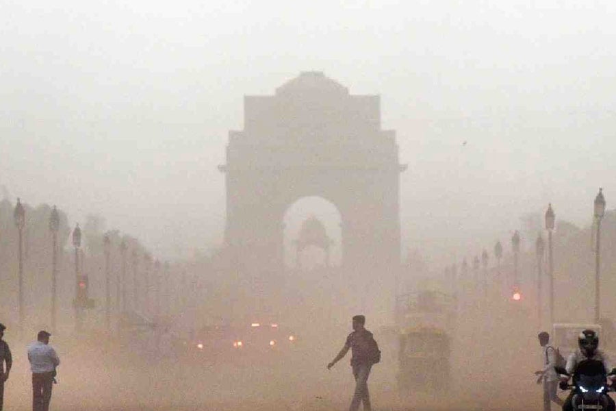 দূষণে দমবন্ধ দিল্লি , পরিস্থিতি সামাল দিতে ৫০ শতাংশ ওয়ার্ক ফ্রম হোমের নির্দেশ