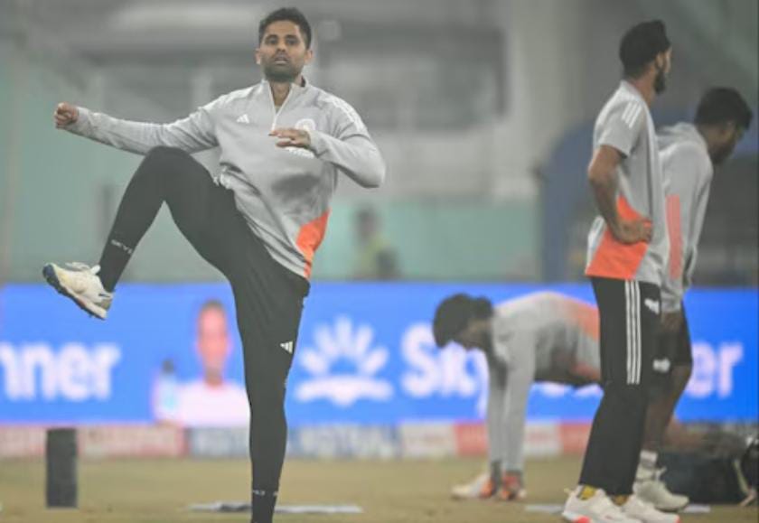 কুয়াশাচ্ছন্ন স্টেডিয়াম , আরও পিছিয়ে গেল টসের সময়