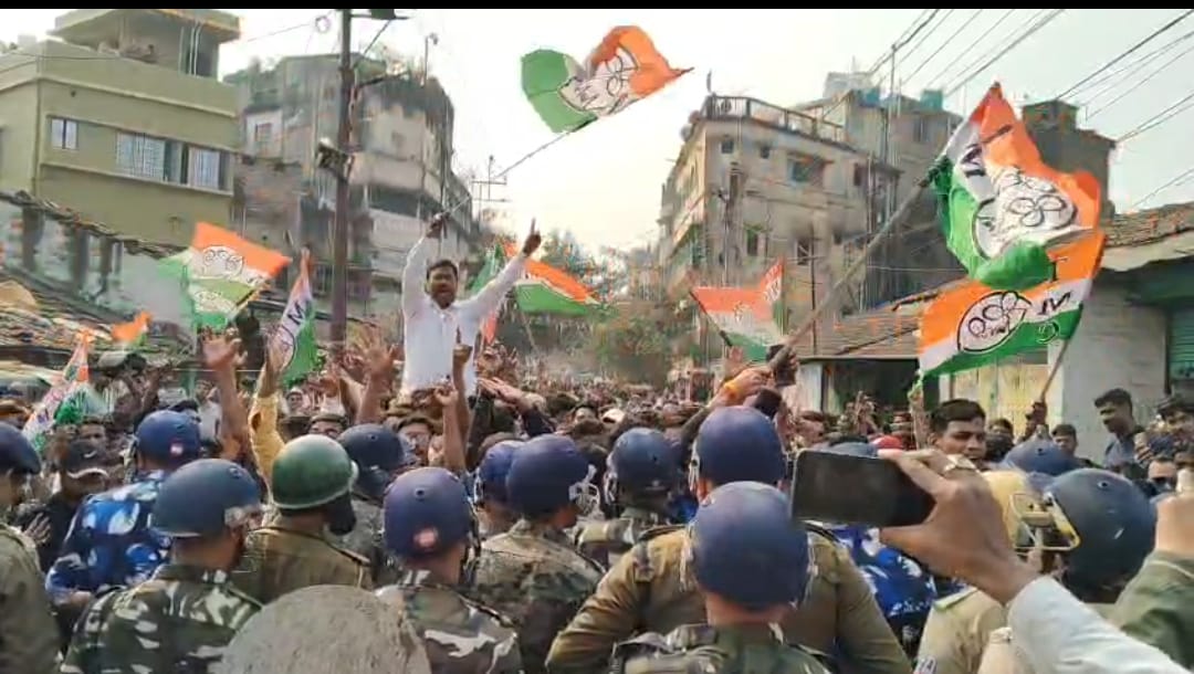 জয় শ্রী রাম বনাম জয় বাংলা ,  ভোটের আগে অর্জুন সিংয়ের বাড়ি ঘিরে উত্তেজনা