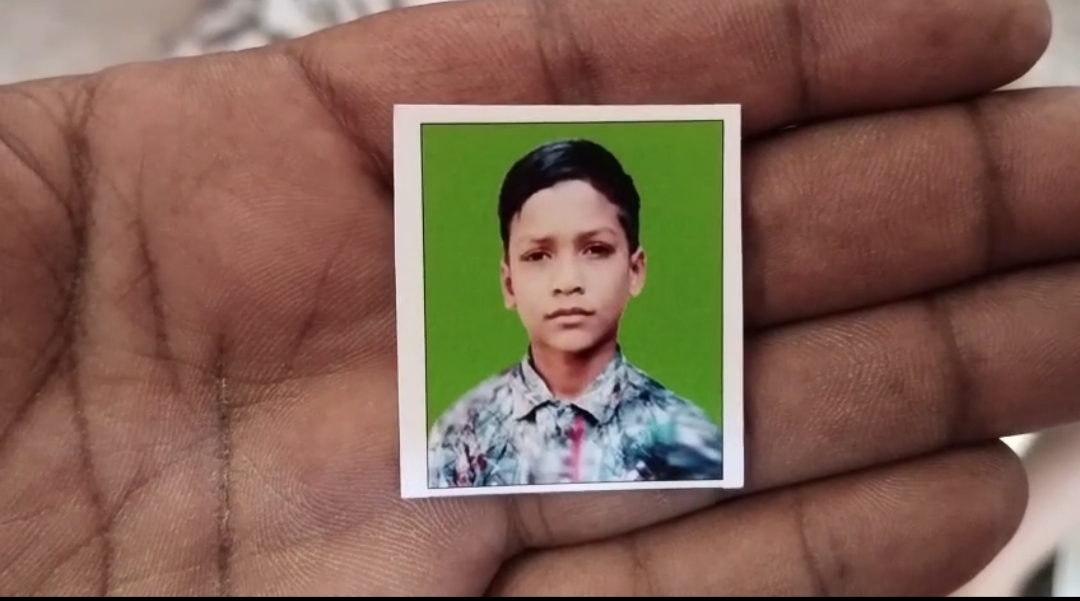 পথ দুর্ঘটনায় প্রাণ কেড়ে নিল ১২ বছরের শিশুর, আহত অন্তত ৭