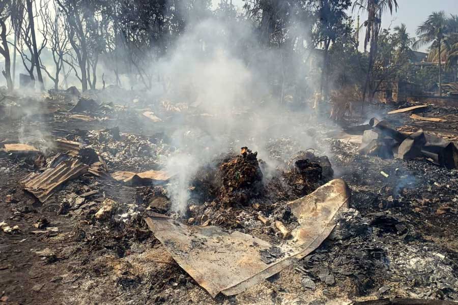 নিউটাউন অগ্নিকাণ্ডে ঘরছাড়া শতাধিক পরিবার , পূর্ণাঙ্গ তদন্তের নির্দেশ মুখ্যমন্ত্রীর