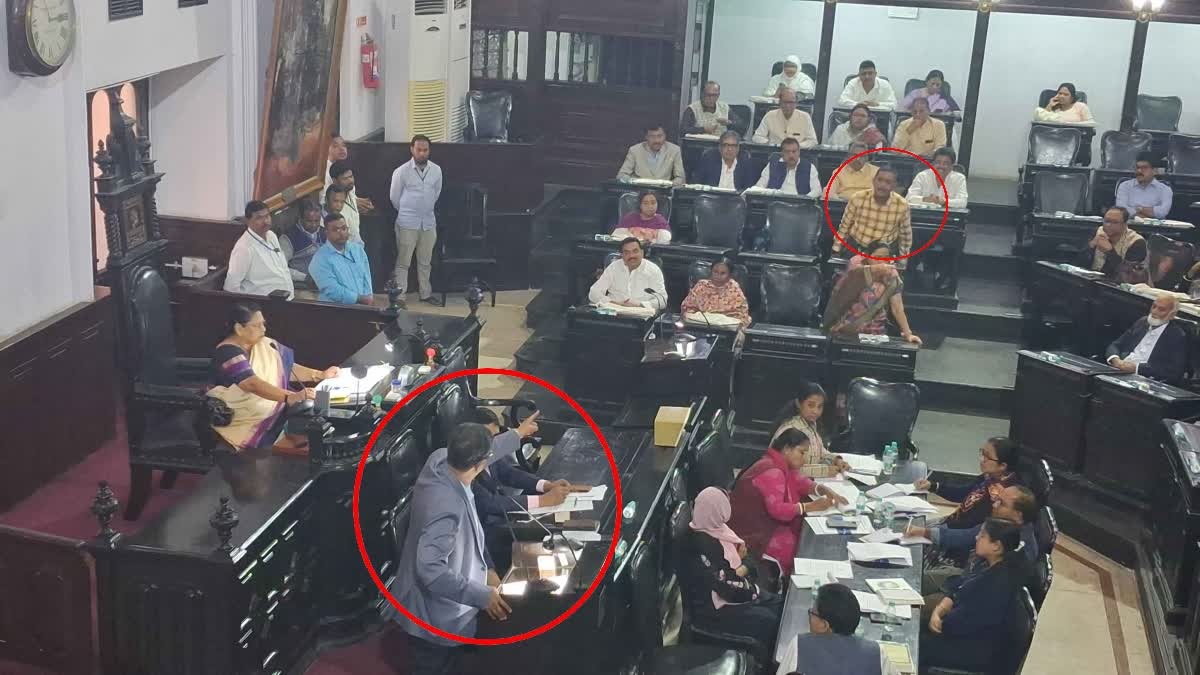 বঙ্কিমচন্দ্রকে বঙ্কিমদা সম্বোধন , পুরসভায় তৃণমূল কাউন্সিলরের নিন্দা প্রস্তাব পাশ