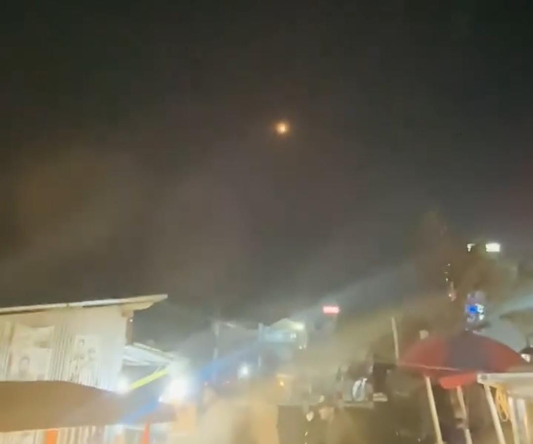 শীতের সন্ধ্যায় আকাশ চিরে উল্কাপাত , তুমুল আতঙ্ক মেখলিগঞ্জে