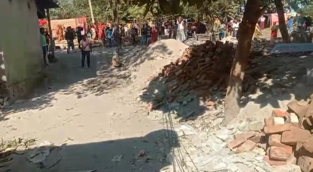 জমি বিবাদকে কেন্দ্র করে ভয়াবহ কাণ্ড , খোঁজ আইনজীবীর বাড়িতে ঢুকে মহিলাদের ওপর অকথ্য অত্যাচার