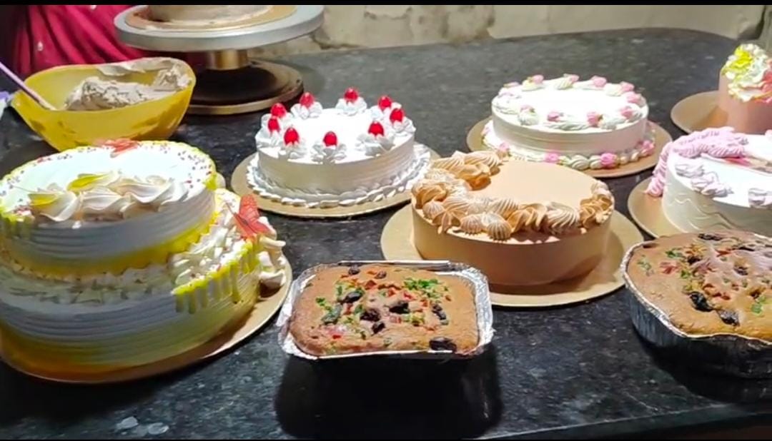 এক চিলতে ঘরে বড়দিনের প্রস্তুতি , কেক বানিয়ে স্বপ্ন গড়ছেন গঙ্গাসাগরের রাধারানী