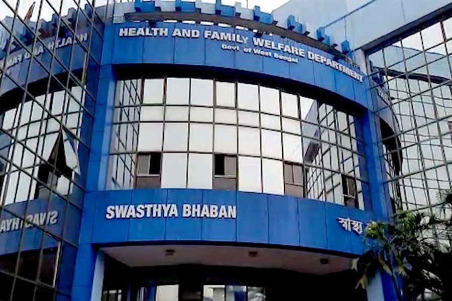 প্রেসক্রিপশনে অস্পষ্ট হাতের লেখা , রাজ্যের হাসপাতালগুলিতে কড়া নির্দেশ স্বাস্থ্য দফতরের