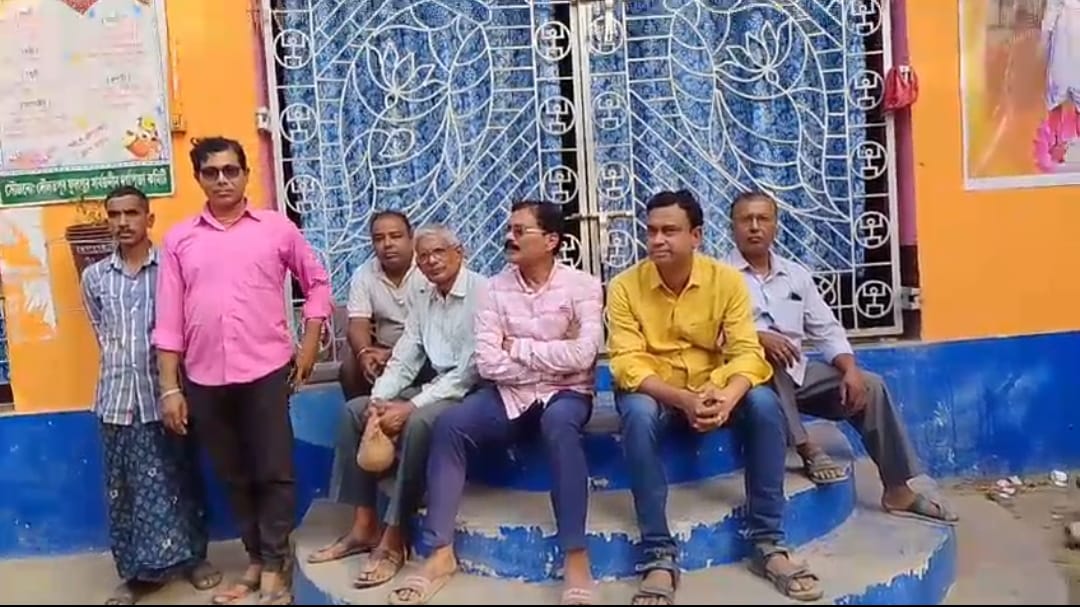 মন্দিরের জমি বিক্রি করে টাকা আত্মসাৎ , ব্রাহ্মণ সমাজের নাম ডোবালো দুই চক্রবর্তী