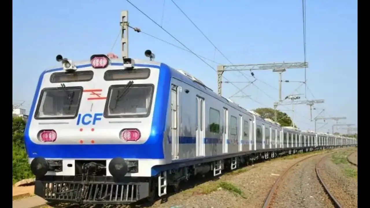 রানাঘাটের পর বনগাঁ শাখায় চালু শীঘ্রই চালু হবে এসি লোকাল , যাত্রীদের বাদুড় ঝোলার দিন শেষ