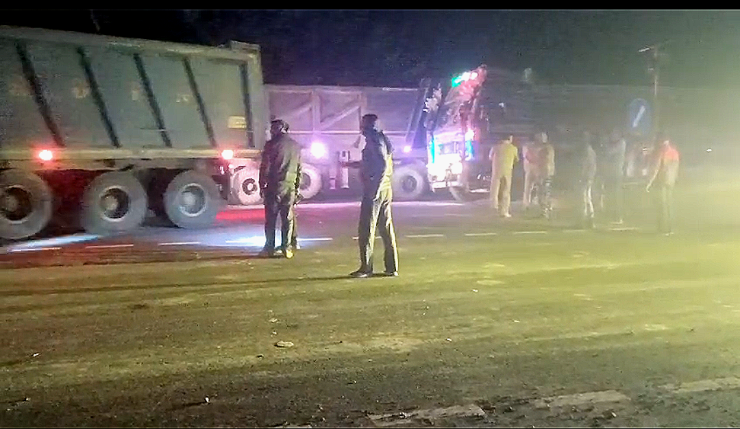 বেপরোয়া গাড়ির ধাক্কায় পথচারীর মৃত্যু , ক্ষোভে জাতীয় সড়ক অবরোধ এলাকাবাসীর