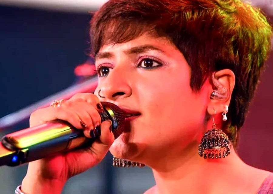 জাগো মা গাওয়াকে ঘিরে বিতর্ক , শিল্পী লগ্নজিতা চক্রবর্তীকে হেনস্থার অভিযোগ তৃণমূল নেতার বিরুদ্ধে