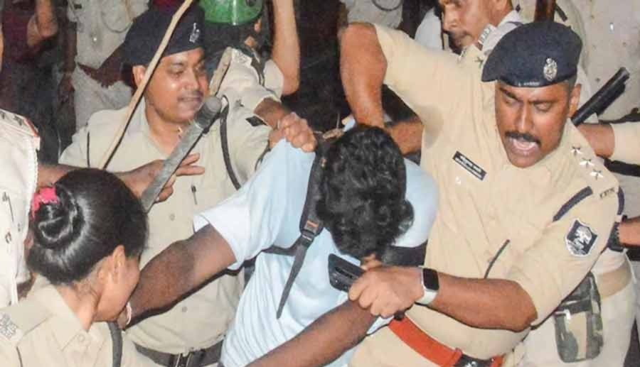 শিশুহত্যা কাণ্ডে উত্তপ্ত পাটনা! উন্মত্ত জনতার বিক্ষোভে আহত ৫ পুলিশকর্মী