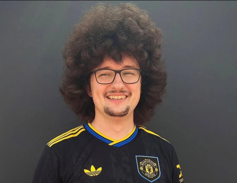 ৪৪২ দিন ধরে চুল কাটেননি , ম্যানচেস্টার ইউনাইটেডের হয়ে শপথ নিয়ে জঙ্গল মাথায় সমর্থক