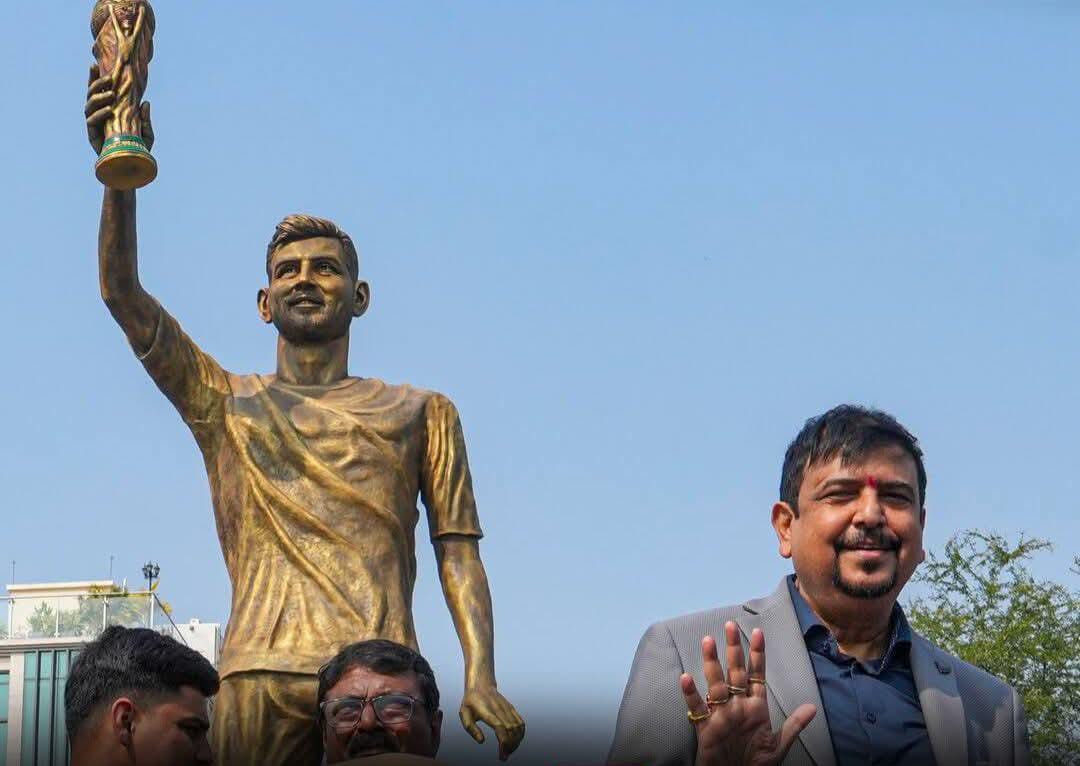 মন্ত্রী কি ব্যক্তিগতভাবে সরকারি জমিতে মূর্তি বসাতে পারেন?, যুবভারতীর পর মেসির মূর্তির জমি নিয়ে প্রশ্ন হাইকোর্টের