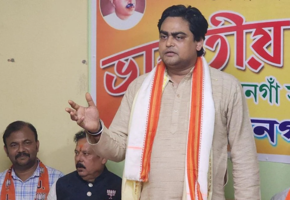 ১ লক্ষ মতুয়ার নাম বাদ যেতে পারে , SIR আতঙ্কের মাঝেই ফের বিস্ফোরক মন্তব্য শান্তনু ঠাকুরের