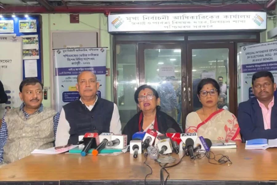 SIR নিয়ে অযথা হয়রানির অভিযোগ , কমিশনের দ্বারস্থ তৃণমূল প্রতিনিধি দল