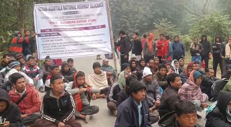 জাতীয় সড়ক অবরোধ বৈরী সংগঠনের , উত্তাল আগরতলা