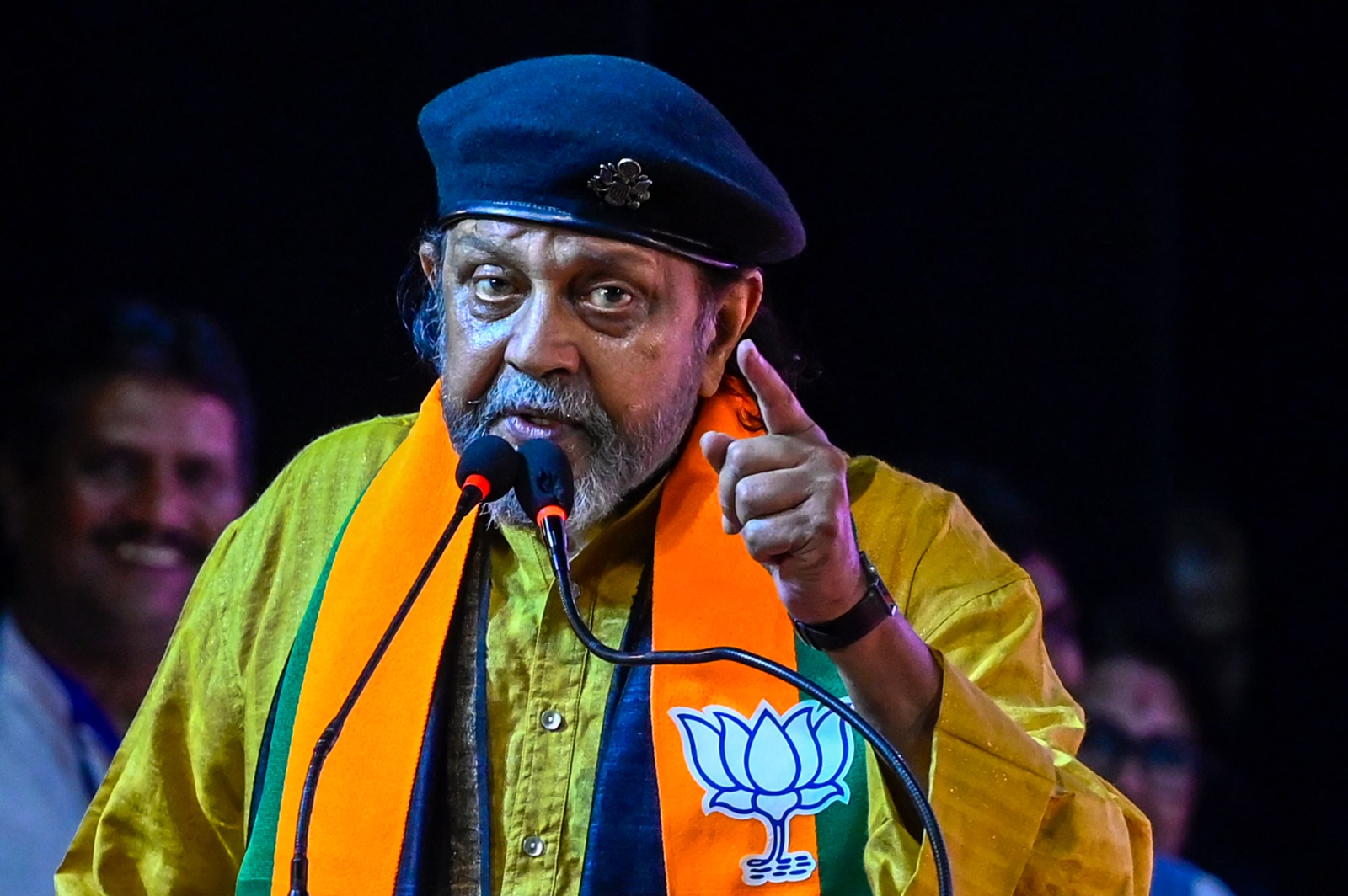 এই রাজ্যে আর কিছু নেই, তৃণমূলের পতন নিশ্চিত , শাসক দলকে হুঁশিয়ারি মিঠুনের