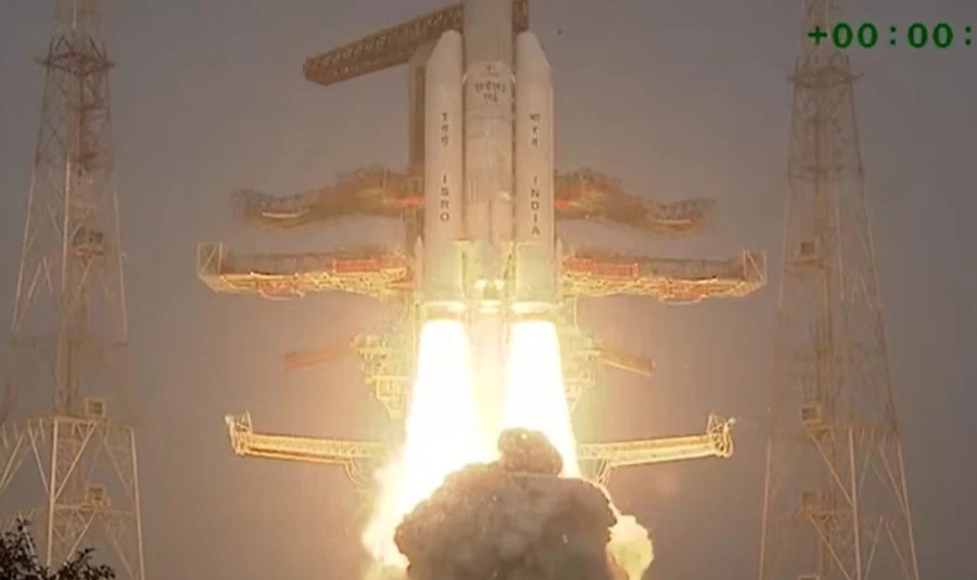 নয়া পালক ইসরোর মুকুটে, মহাকাশের উদ্দেশ্যে পাড়ি ‘বাহুবলী’র