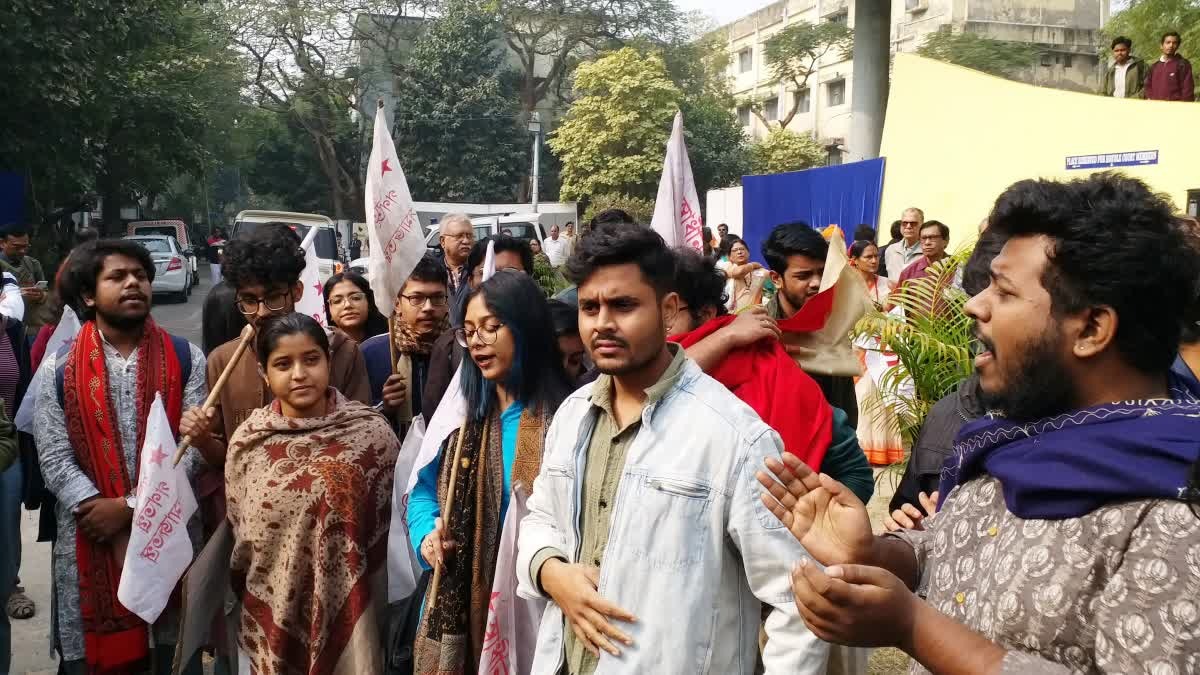 রাজ্যপালের উপস্থিতিতে যাদবপুরে সমাবর্তন , নির্বাচনের দাবিতে সরব বাম ছাত্র সংগঠন