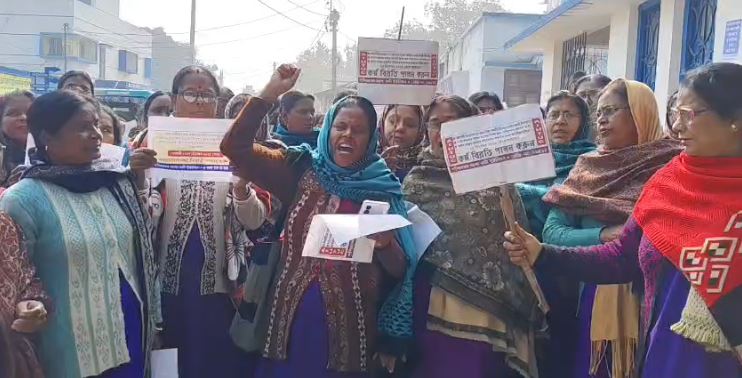 মাসিক বেতনসহ ৮ দফা দাবি , জেলায় জেলায় লাগাতার আন্দোলন আশা কর্মীদের