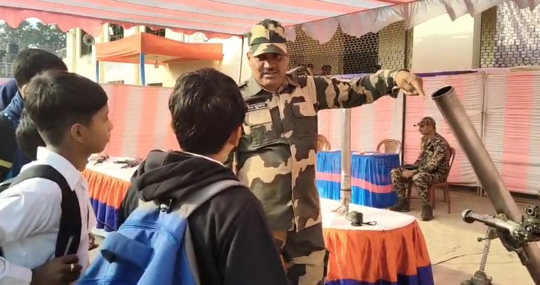 উত্তাল বাংলাদেশ , বালুরঘাটের পর শান্তিপুরেও ভারতীয় সেনার অস্ত্র প্রদর্শনী