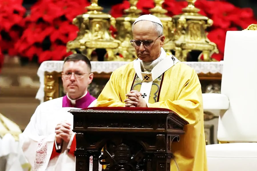 “বিশ্বের অর্থনীতি বিকৃত”, বড়দিন উপলক্ষ্যে প্রথম বার্তা পোপ লিও-র