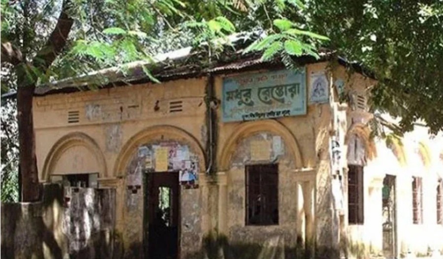 নৈরাজ্যের বাংলাদেশ, ঢাকা বিশ্ববিদ্যালয়ের ঐতিহ্যবাহী মধুর ক্যান্টিনে ভাঙচুর