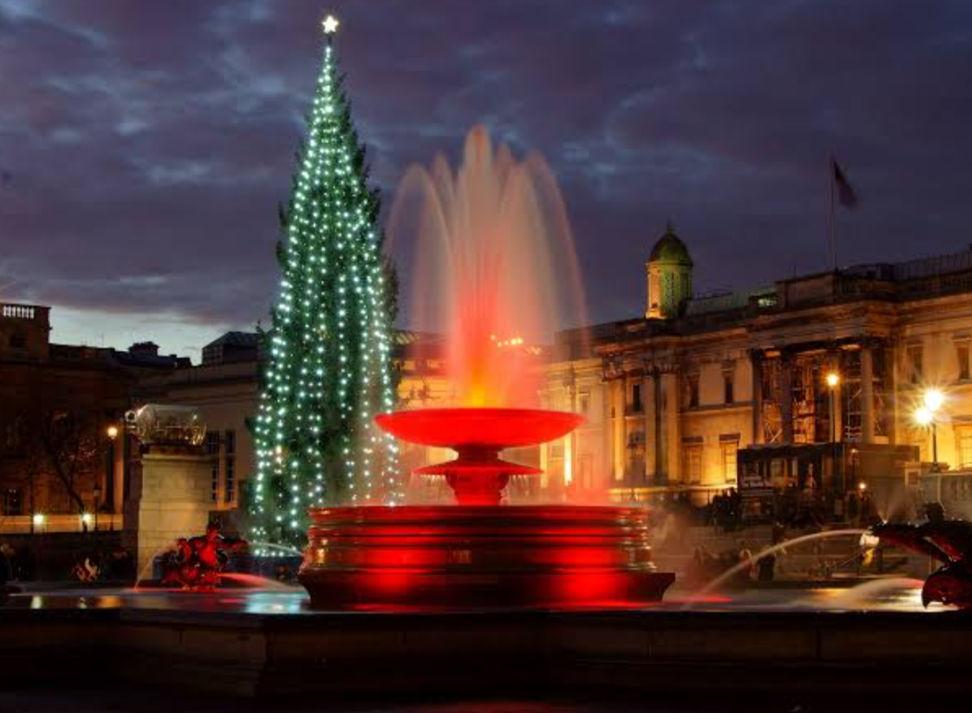 যুদ্ধের স্মৃতি থেকে শান্তির আলো , ট্রাফালগার স্কয়ারের নরওয়ের ক্রিসমাস ট্রি