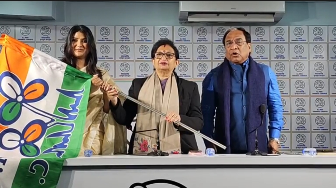 রাজ্য রাজনীতিতে নতুন সমীকরণ , পদ্মফুল ছেড়ে ঘাসফুলে যোগ অভিনেত্রী পার্নো মিত্রের