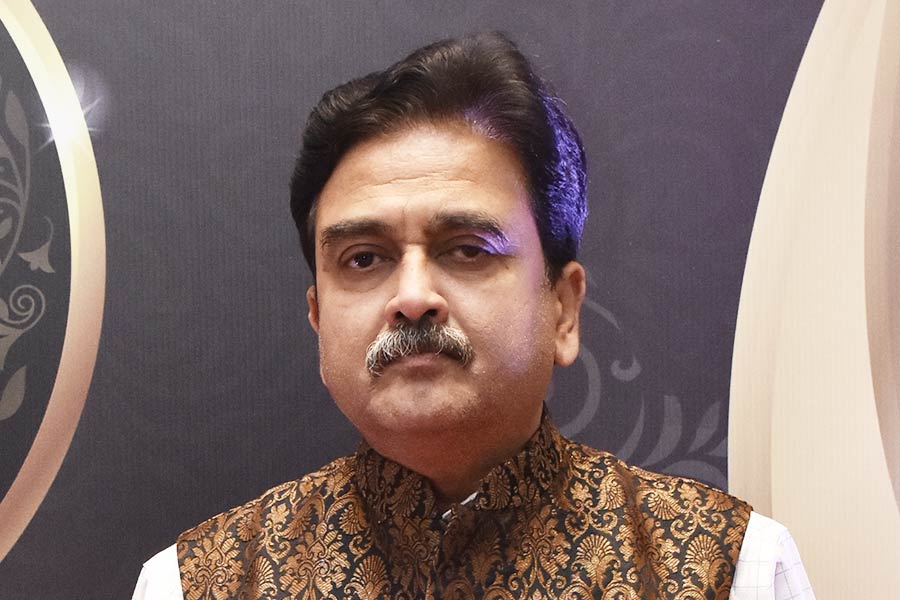 দেশে অনেক ব্যবসায়ী শোষণ করছে, পারলে তাদের মারুক , চিকেন প্যাটিস কাণ্ডে উল্টো সুরে প্রতিবাদ অভিজিৎ গঙ্গোপাধ্যায়ের