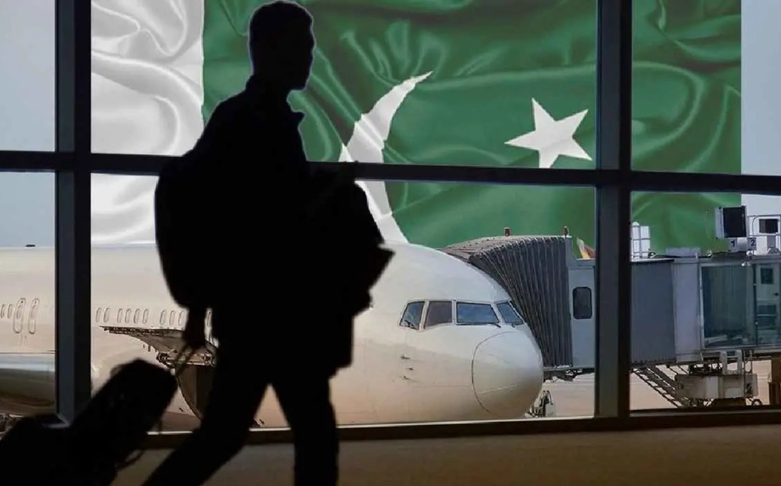 অন্ধকারে পাকিস্তান! দেশছাড়ার ধুম চিকিৎসক-অ্যাকাউন্ট্যান্ট-ইঞ্জিনিয়ারদের