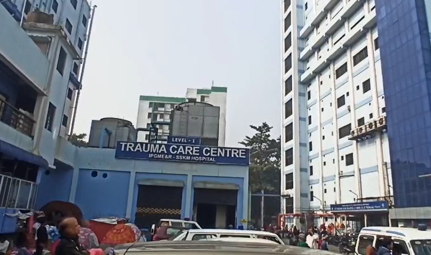 এসএসকেএমে ভর্তি বাসন্তীতে বিস্ফোরণে আহত শিশু, হাসপাতালে রাজ্য শিশু সুরক্ষা কমিশনের চেয়ারপারসন