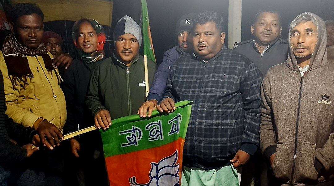 বাংলাদেশে হিন্দু নিধন , ক্ষোভে তৃণমূল-কংগ্রেস ছেড়ে বিজেপিতে যোগ কয়েক শো কর্মীর