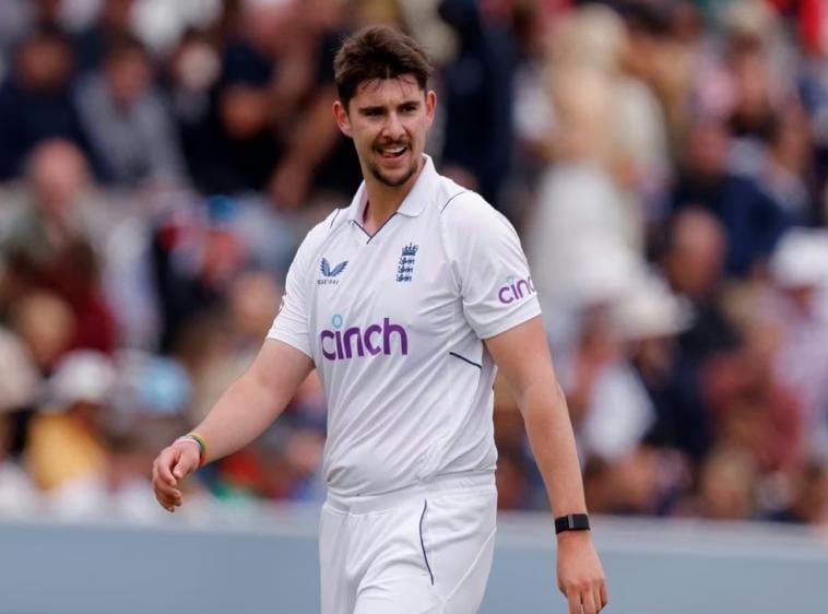 প্রায় অবসর নিয়ে ফেলেছিলাম , ইংল্যান্ডকে জিতিয়ে গোপন রহস্য ফাঁস জস টাংয়ের